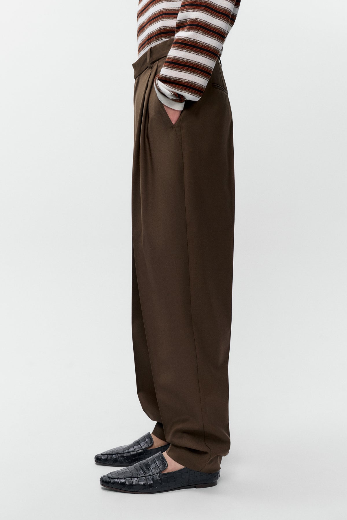 PANTALÓN CARROT LANA VIRGEN image 3