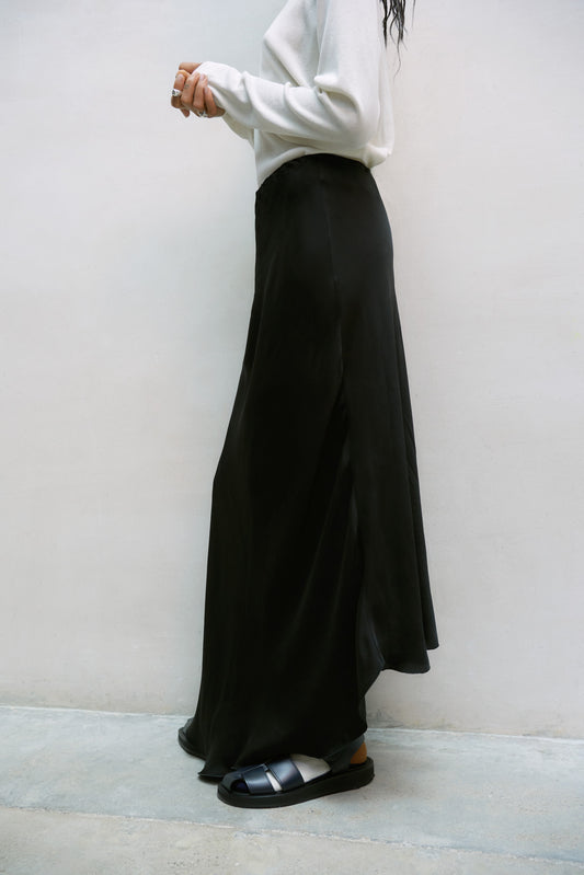 FLUID ASYMMETRIC SKIRT