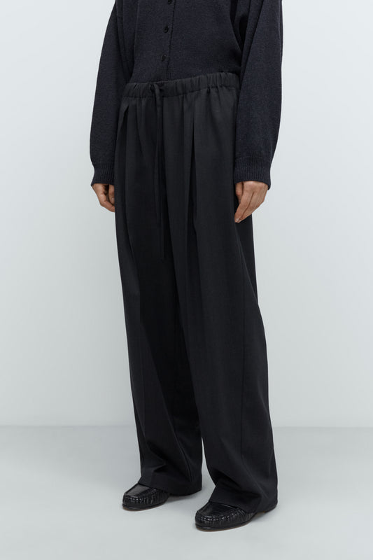 PLEATED RELAXED PANTS