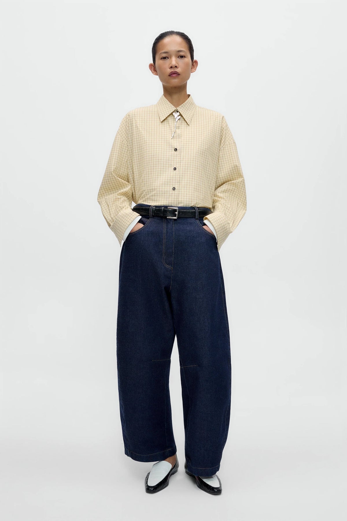 CURVED BAGGY JEANS image 1
