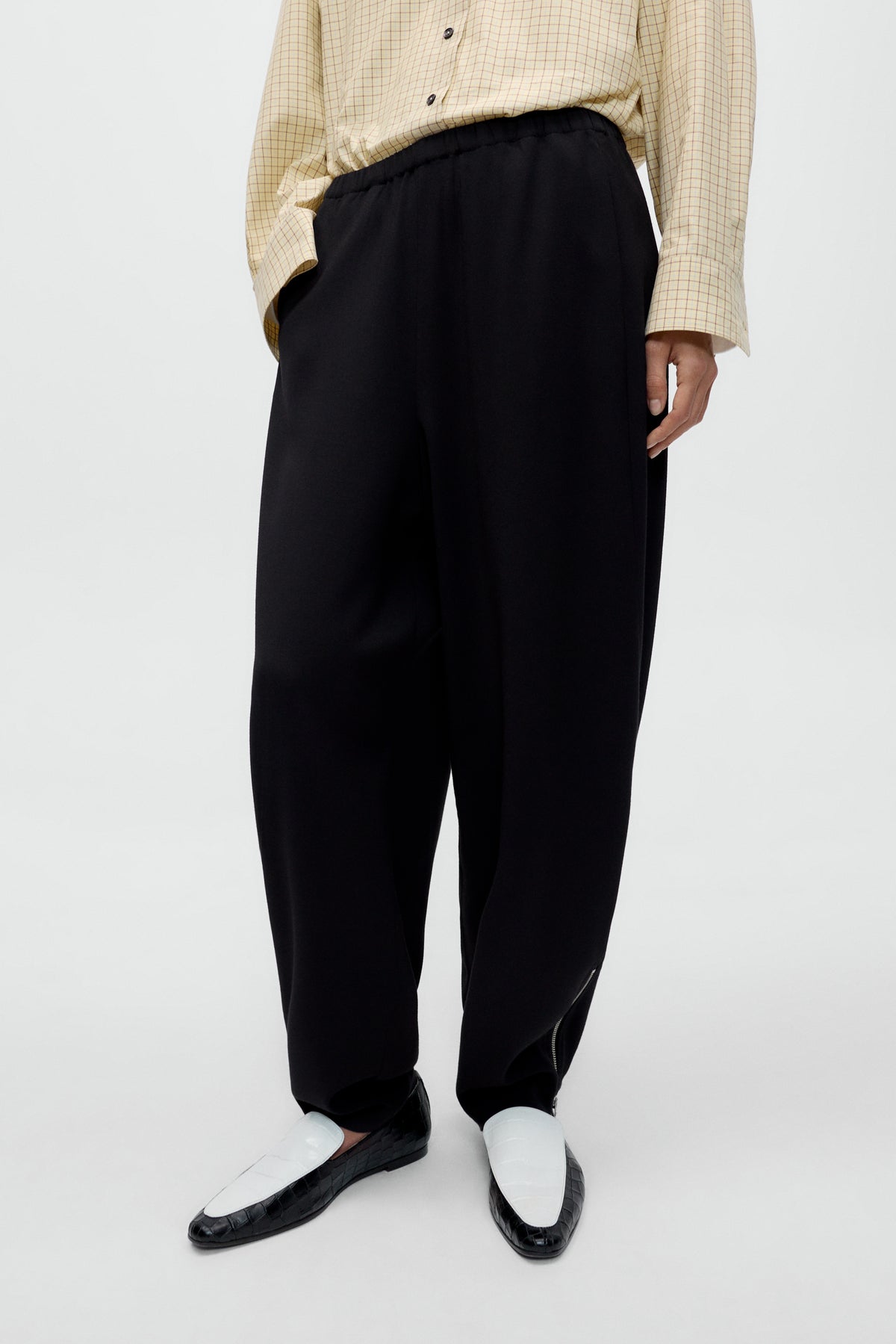 PANTALÓN RELAJADO CREMALLERAS image 2