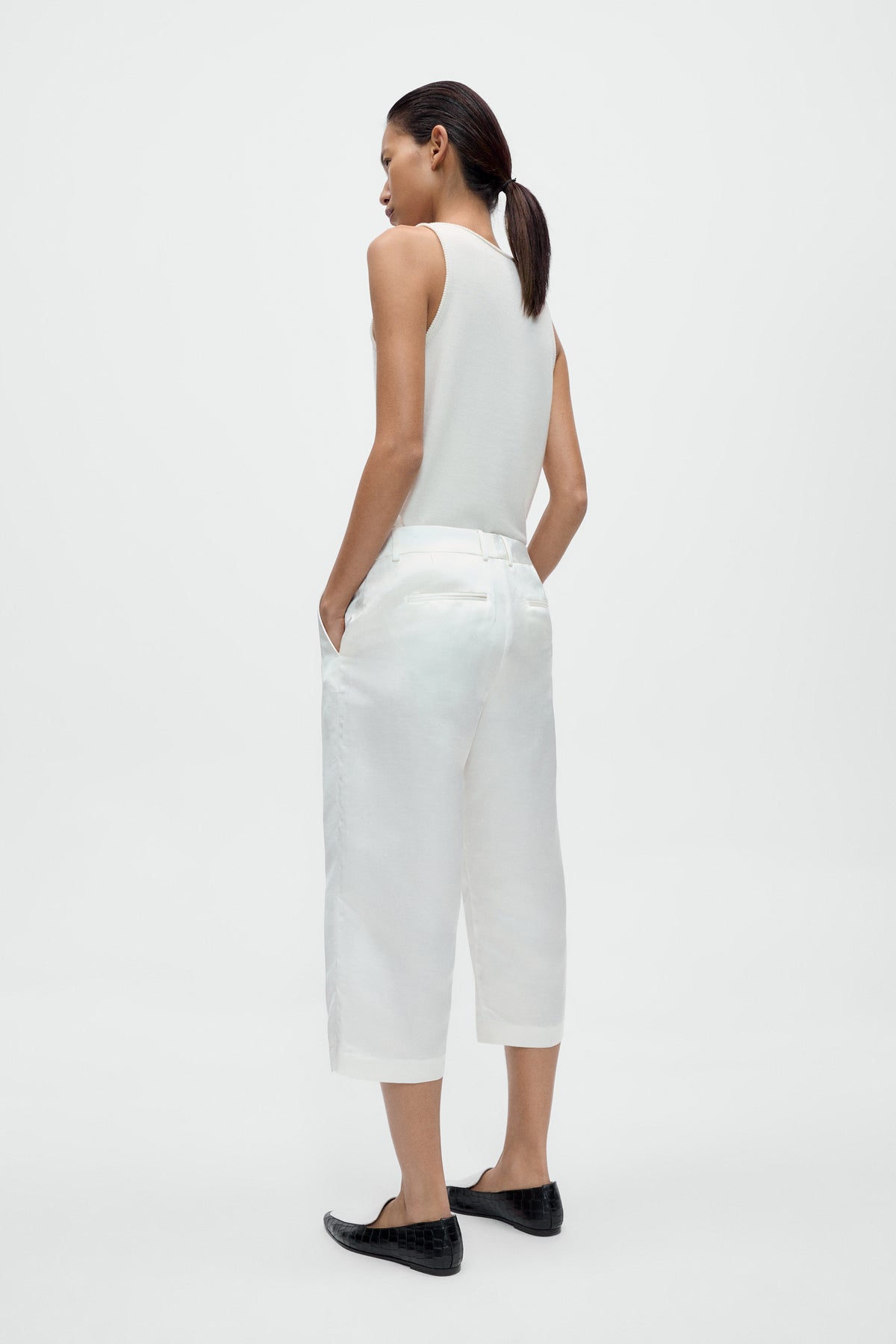 PANTALÓN CAPRI SATÉN image 3