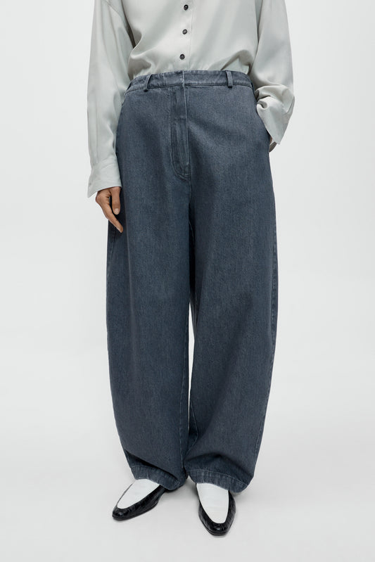 WASHED DENIM CURVED PANTS