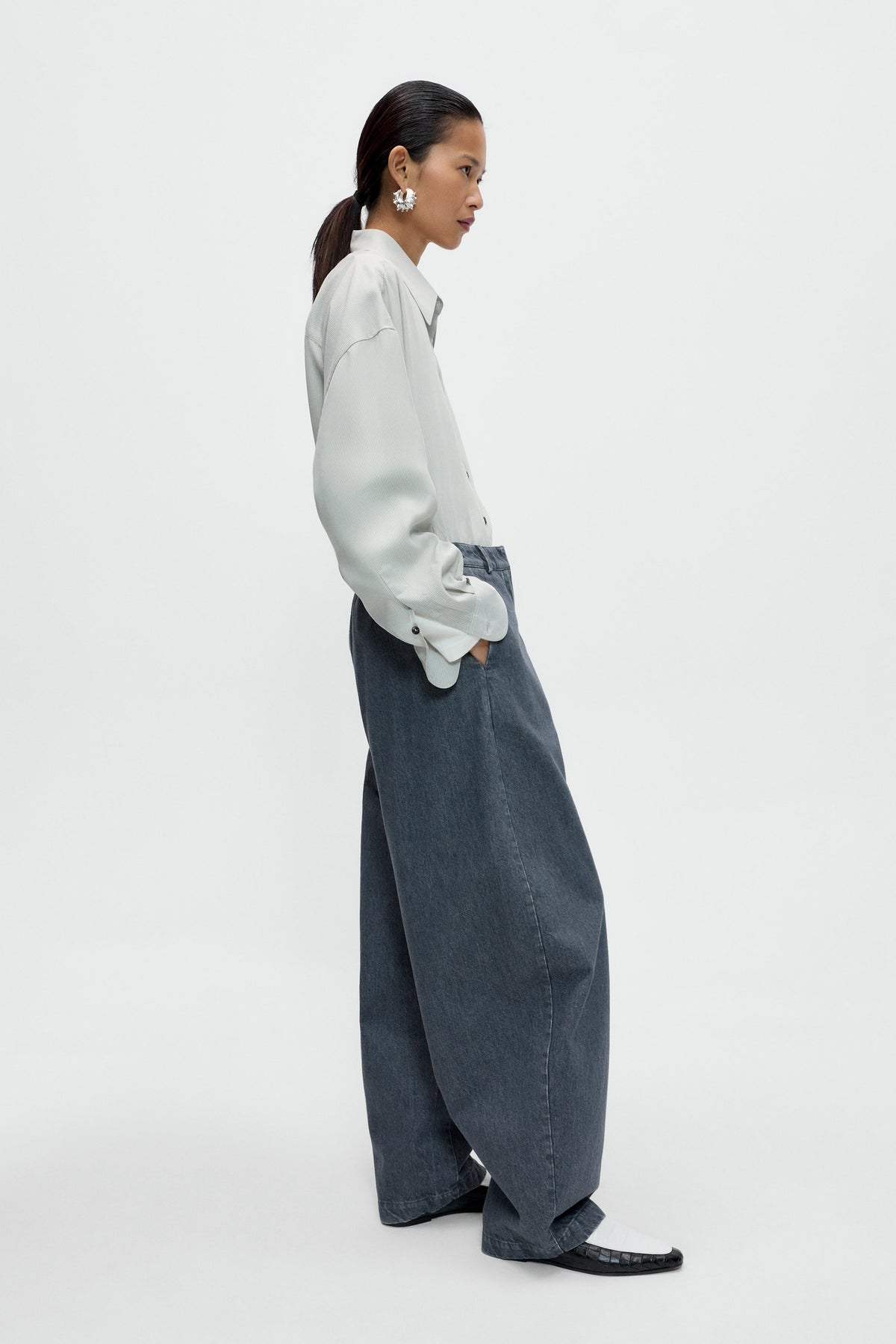 PANTALÓN CURVED DENIM LAVADO image 4