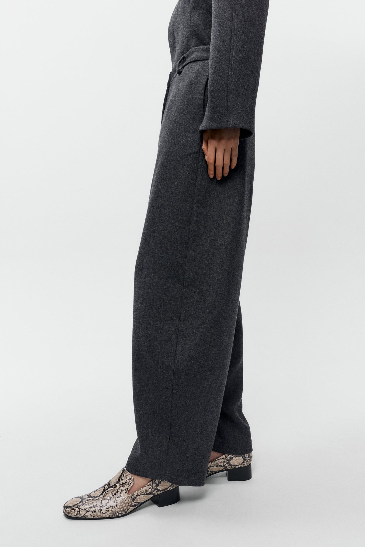 PANTALÓN CURVED DE LANA image 3