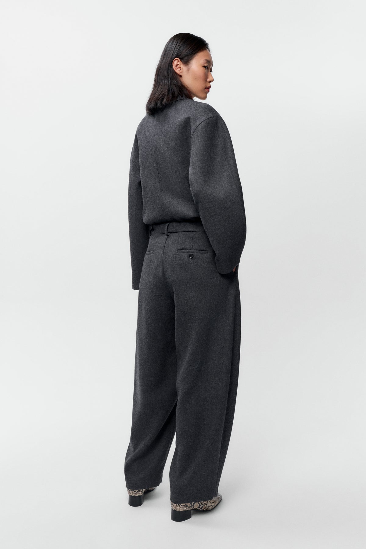 PANTALÓN CURVED DE LANA image 4